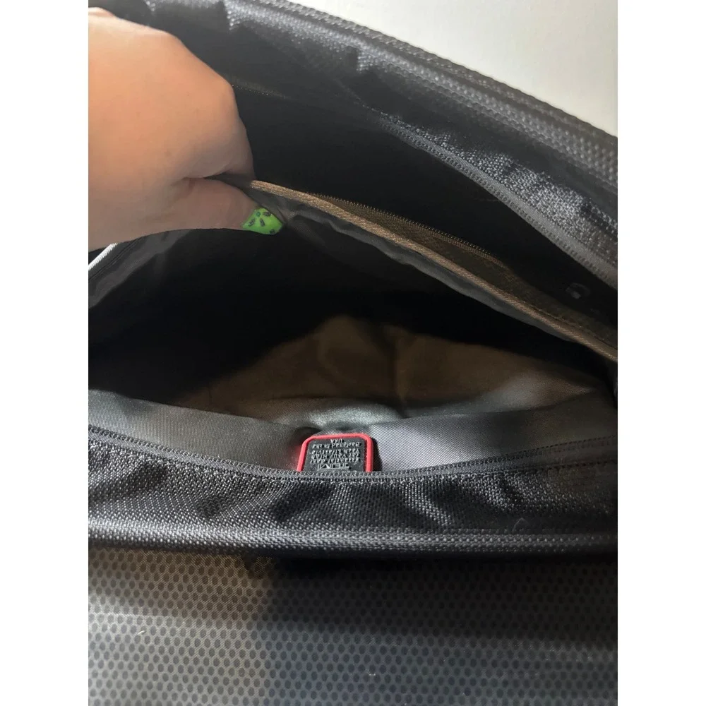 T-Tech by‎ Tumi 5589D Ballistic Nylon Laptop Messenger Bag Black